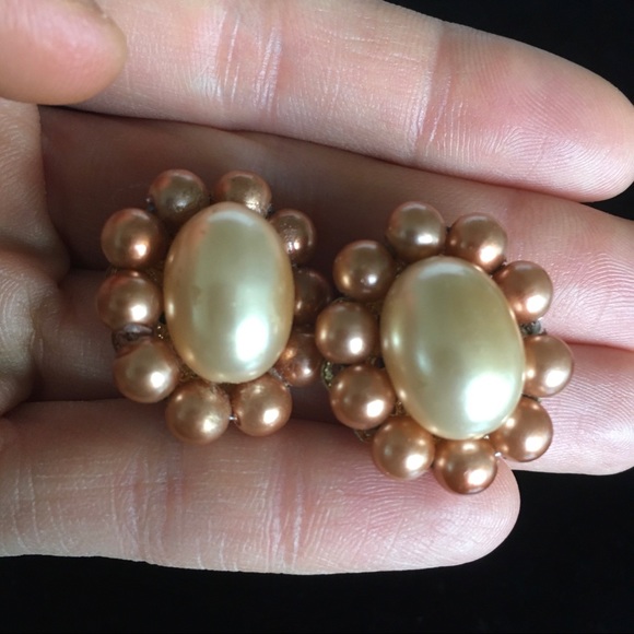 Vintage Clip On Earrings - Picture 2 of 10